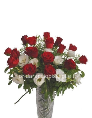 Bouquet di rose e fiori bianchi